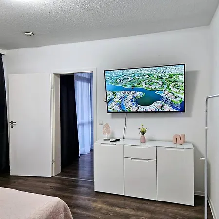 2-zimmer, Balkon, Parkplatz Apartment