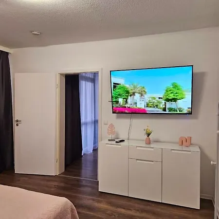 2-zimmer, Balkon, Parkplatz Apartment